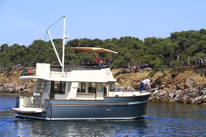 Rhea Marine Trawler 36 | Angeliner