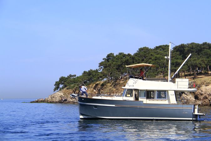Rhea Marine Trawler 36 | Angeliner