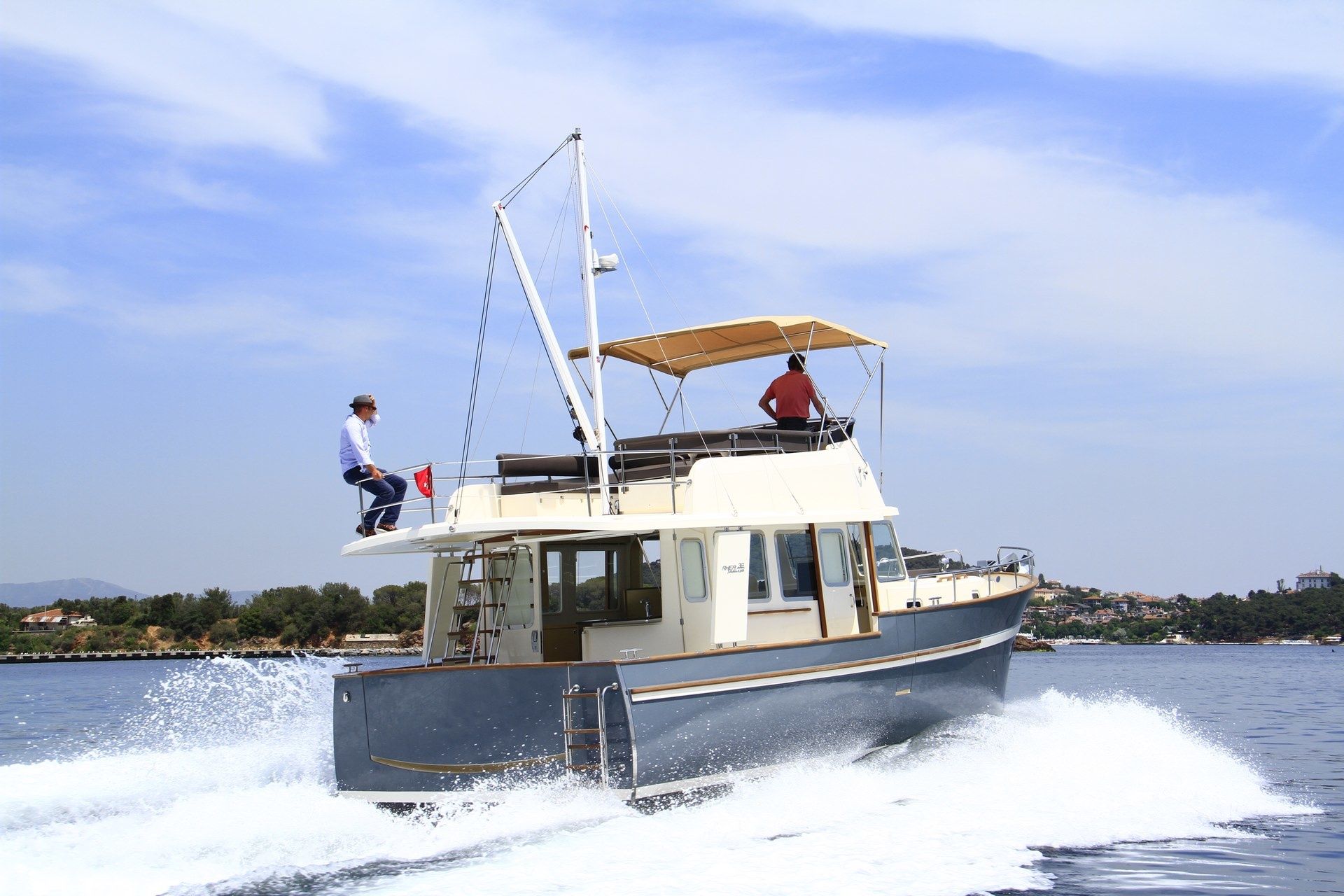 Rhea Marine Trawler 36 | Angeliner
