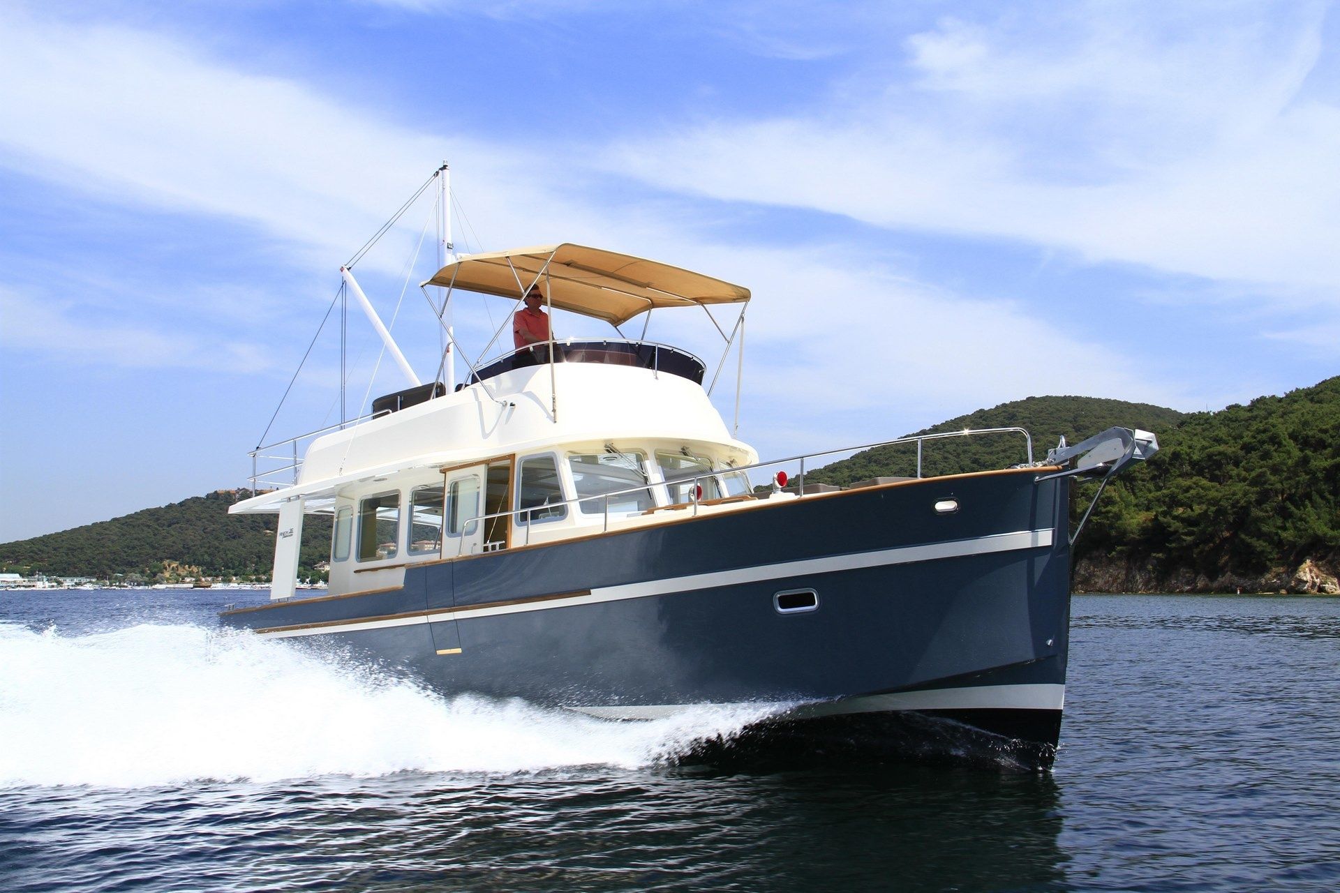 Rhea Marine Trawler 36 | Angeliner