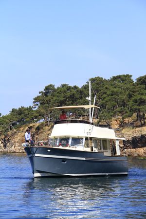 Rhea Marine Trawler 36 | Angeliner