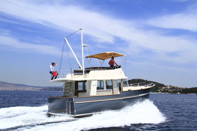 Rhea Marine Trawler 36 | Angeliner