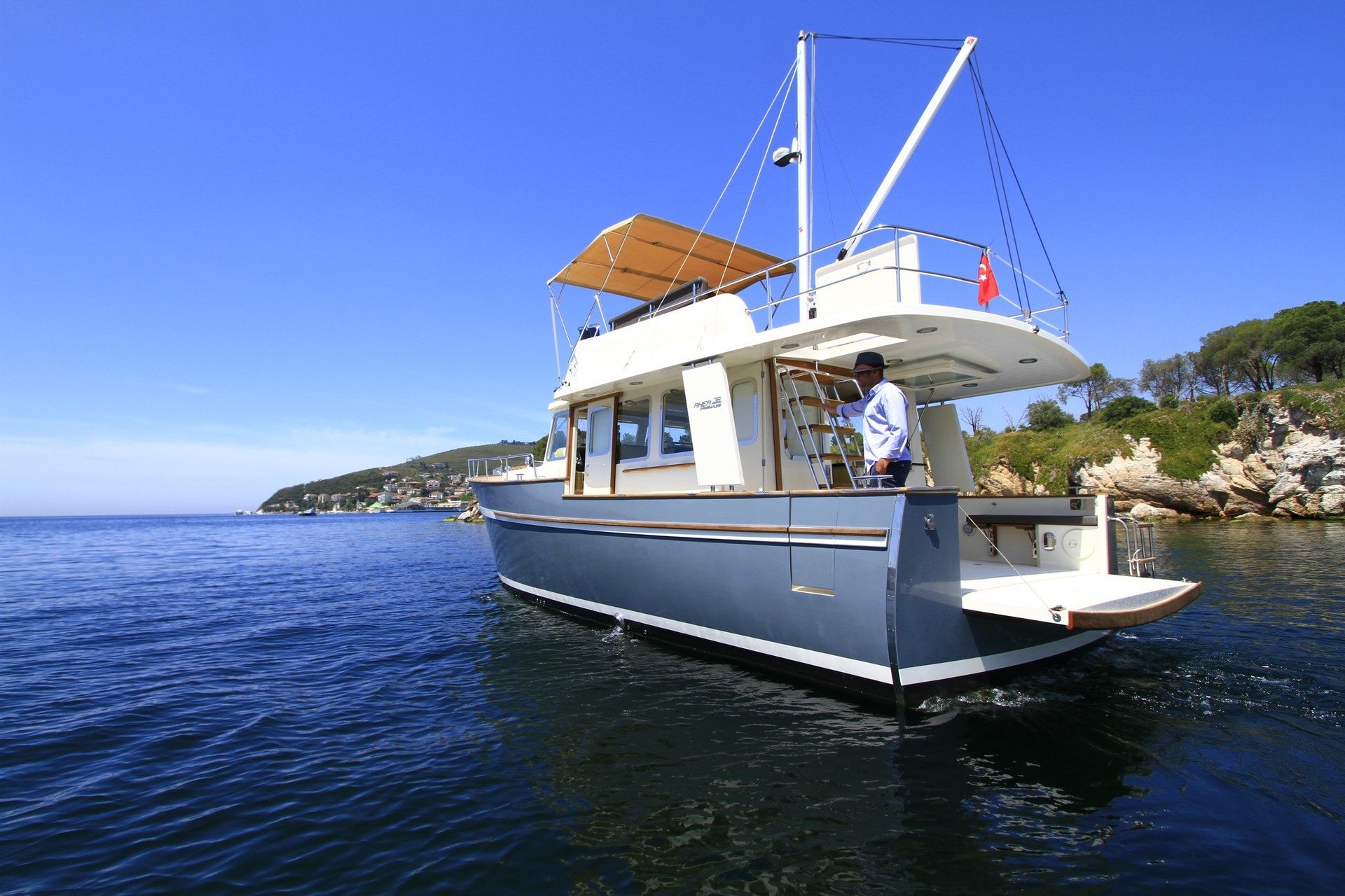 Rhea Marine Trawler 36 | Angeliner