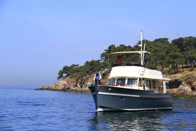 Rhea Marine Trawler 36 | Angeliner