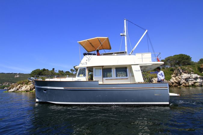 Rhea Marine Trawler 36 | Angeliner