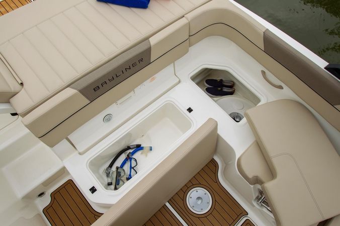 Bayliner VR5 OE | Kori