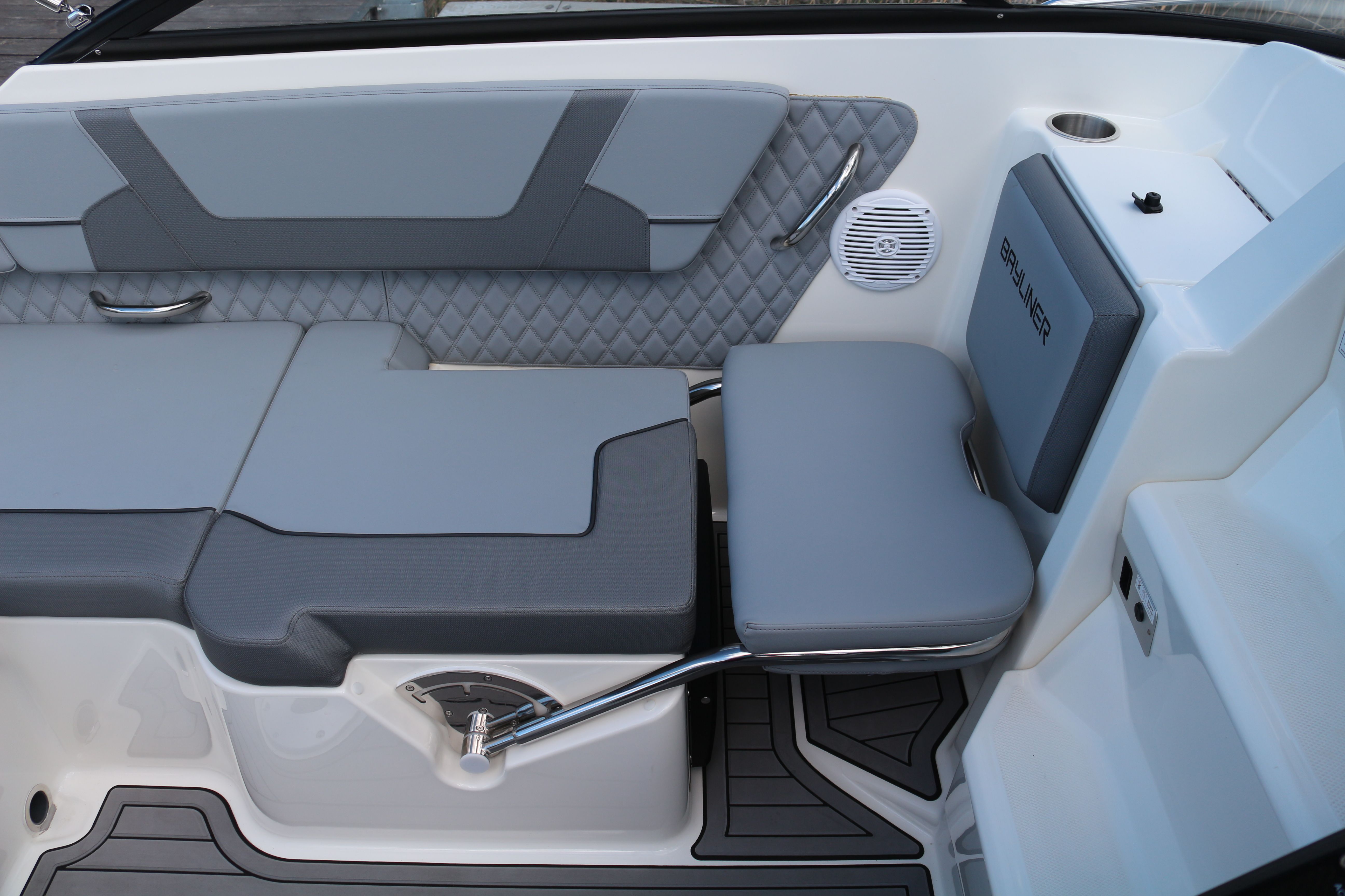 Bayliner VR5 Cuddy | Oxy