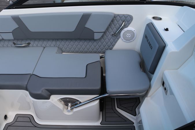 Bayliner VR5 Cuddy | Oxy