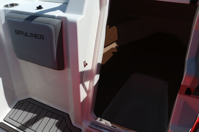 Bayliner VR5 Cuddy | Oxy