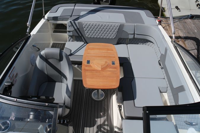 Bayliner VR5 Cuddy | Oxy