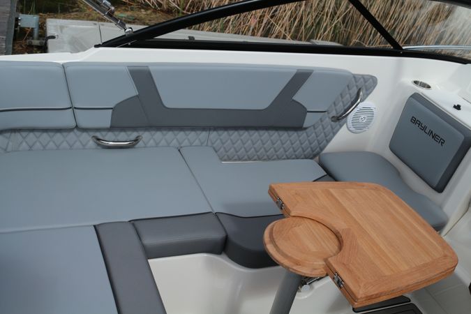 Bayliner VR5 Cuddy | Oxy