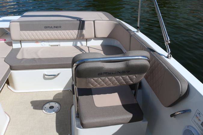Bayliner VR6 E | Waterfire
