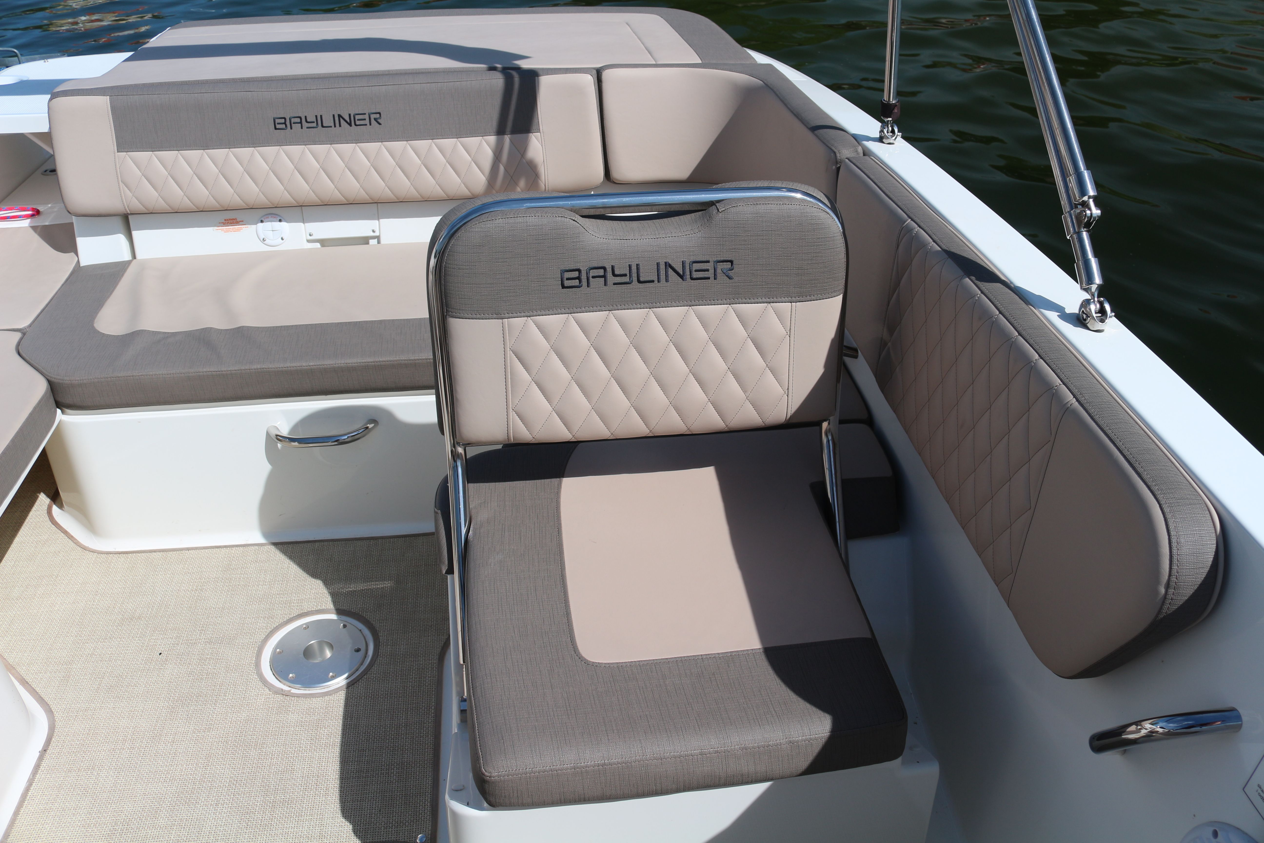 Bayliner VR6 E | Waterfire