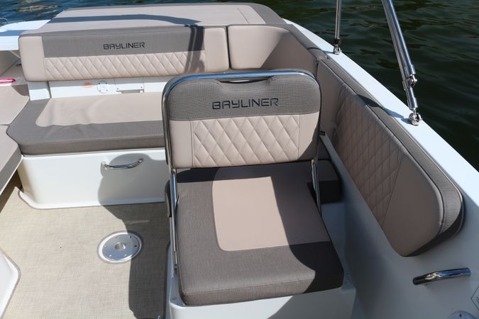 Bayliner VR6 E | Waterfire