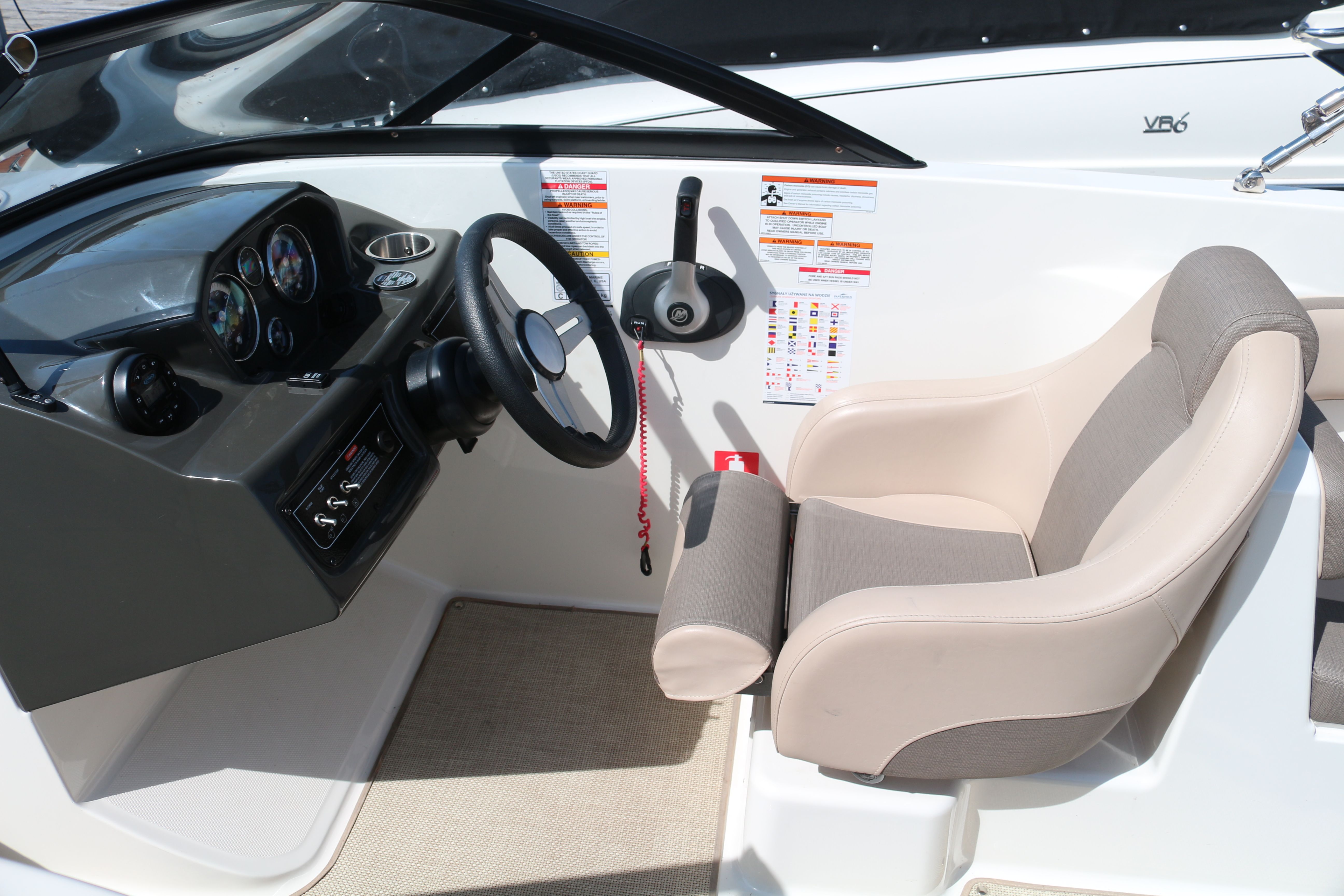 Bayliner VR6 E | Waterfire