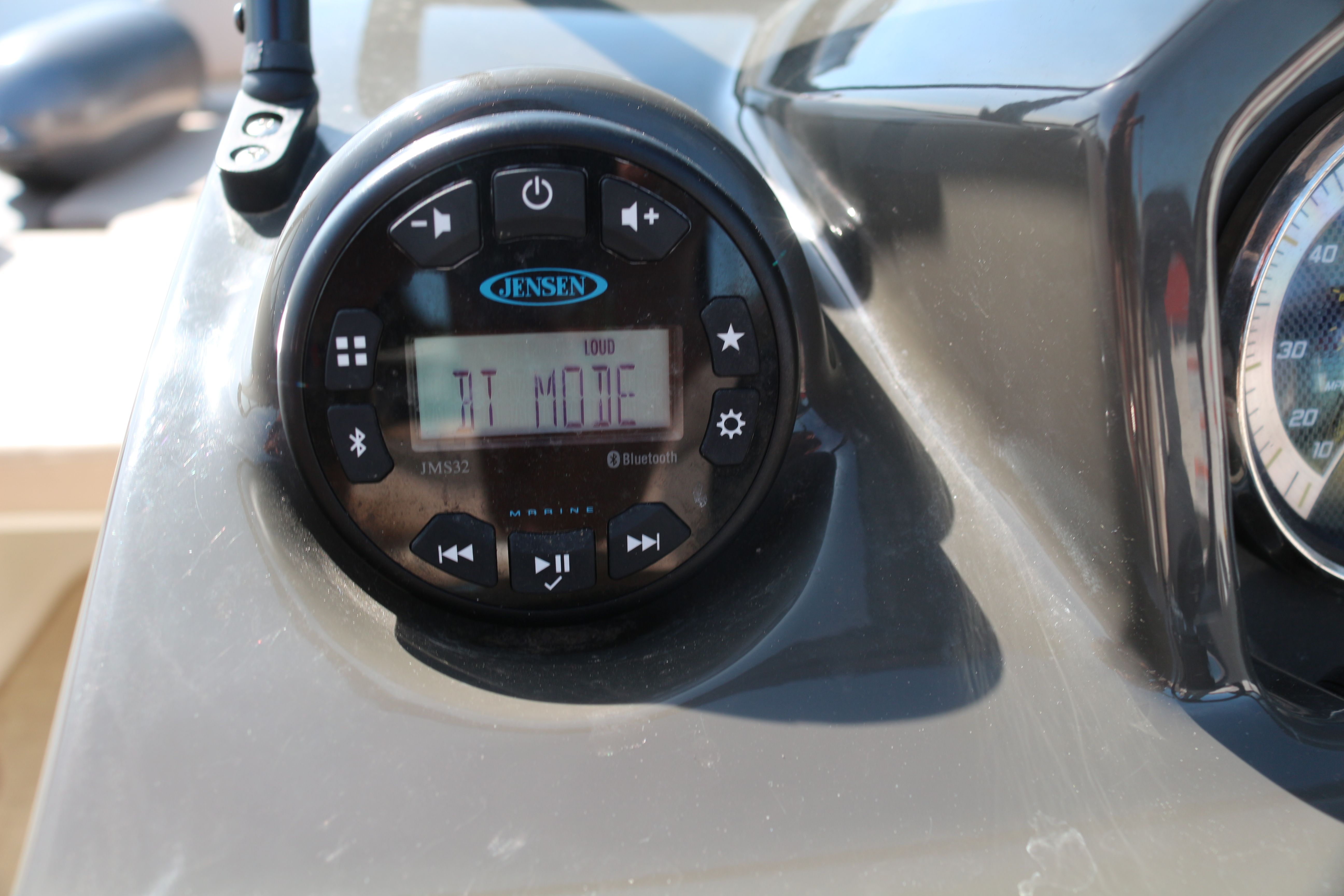 Bayliner VR6 E | Waterfire