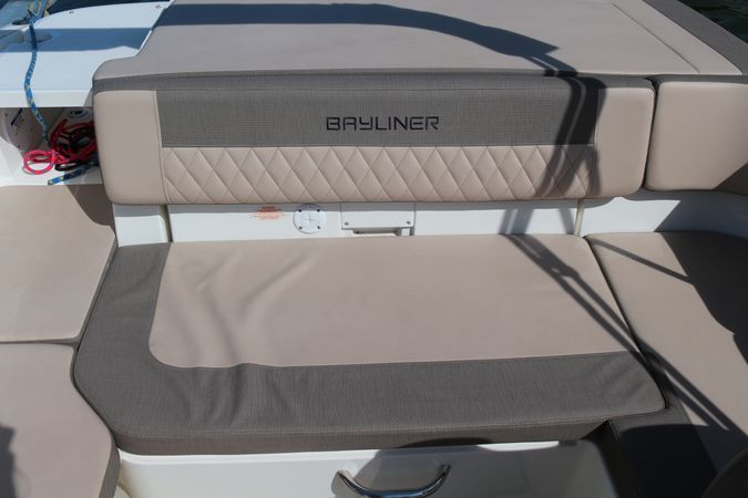 Bayliner VR6 E | Waterfire