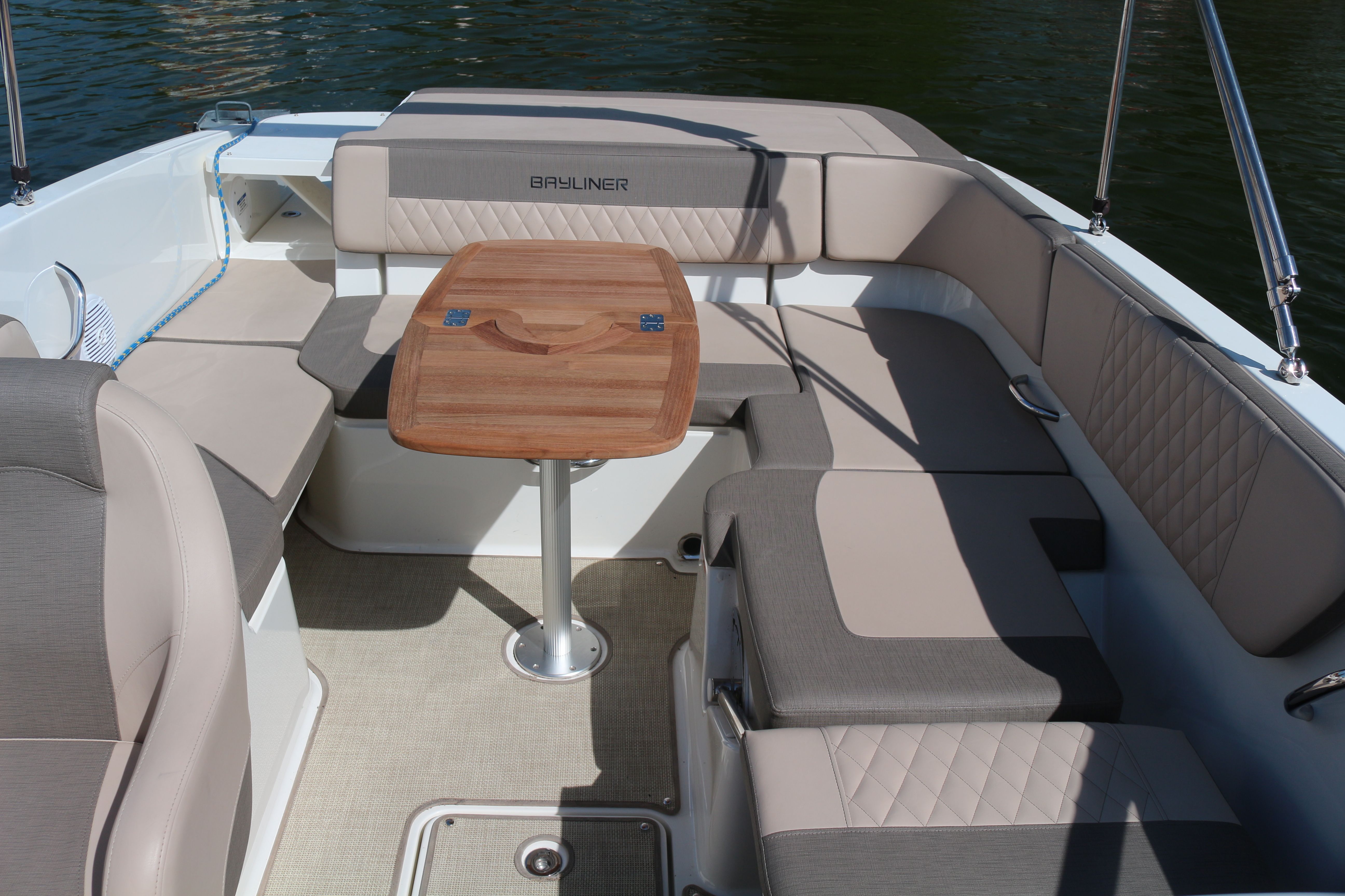 Bayliner VR6 E | Waterfire