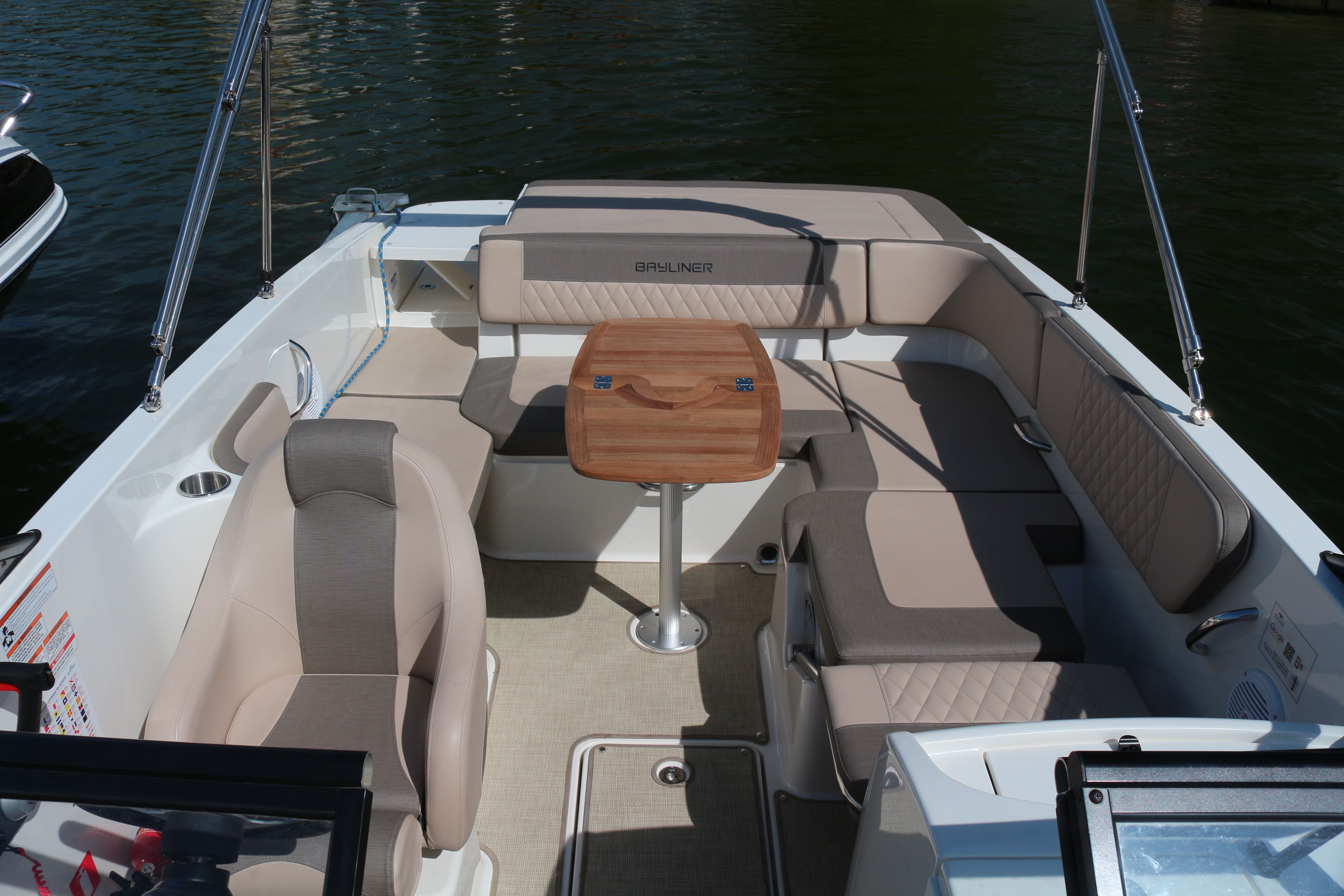 Bayliner VR6 E | Waterfire