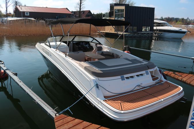 Bayliner VR6 E | Piu Bella Cosa