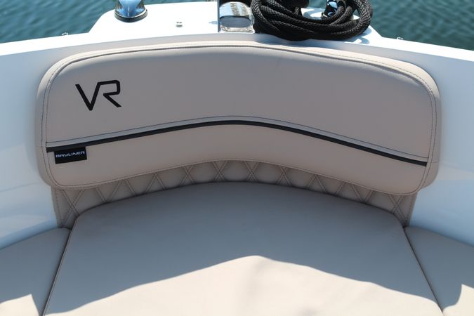 Bayliner VR6 E | Piu Bella Cosa