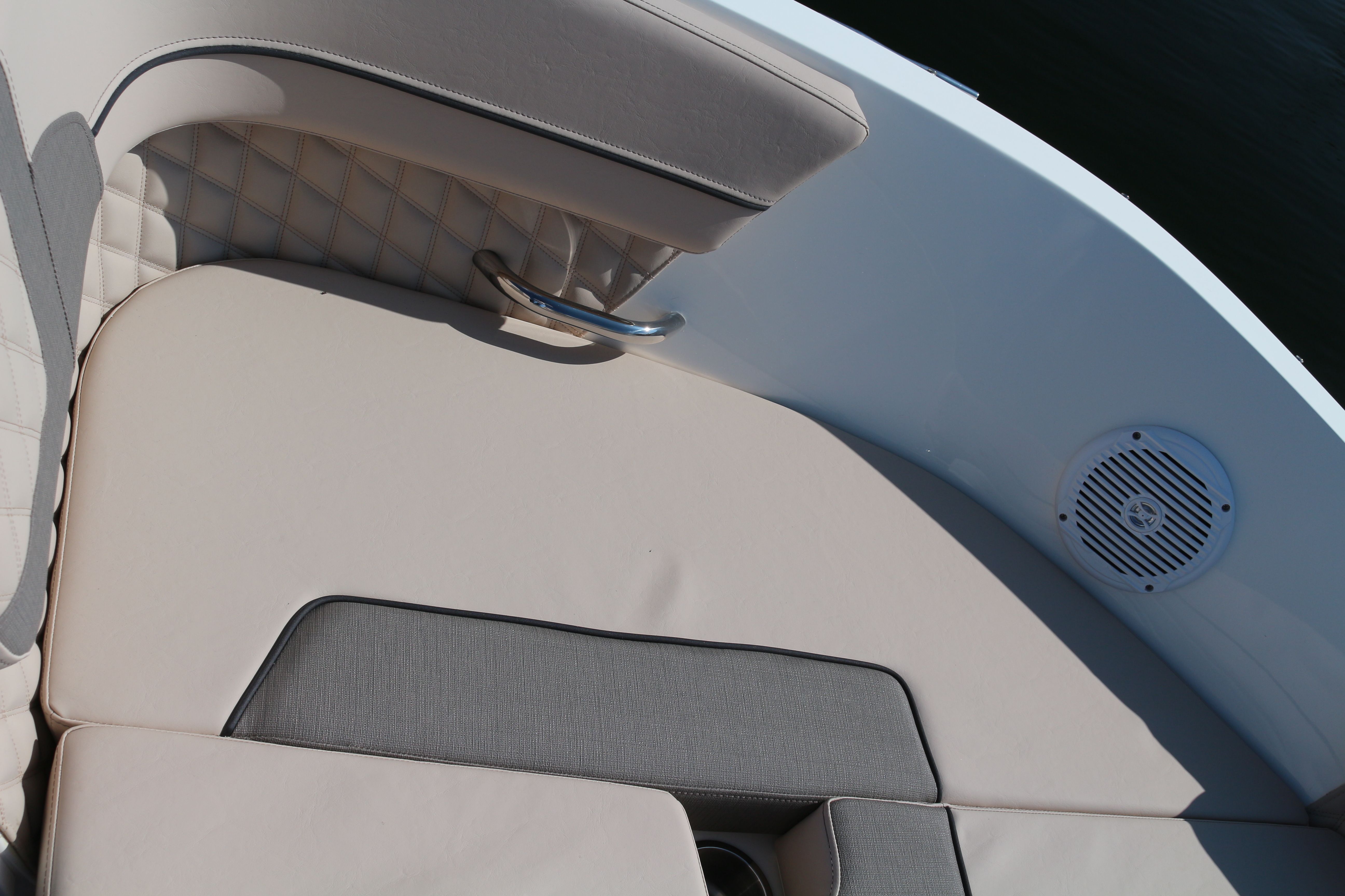 Bayliner VR6 E | Piu Bella Cosa