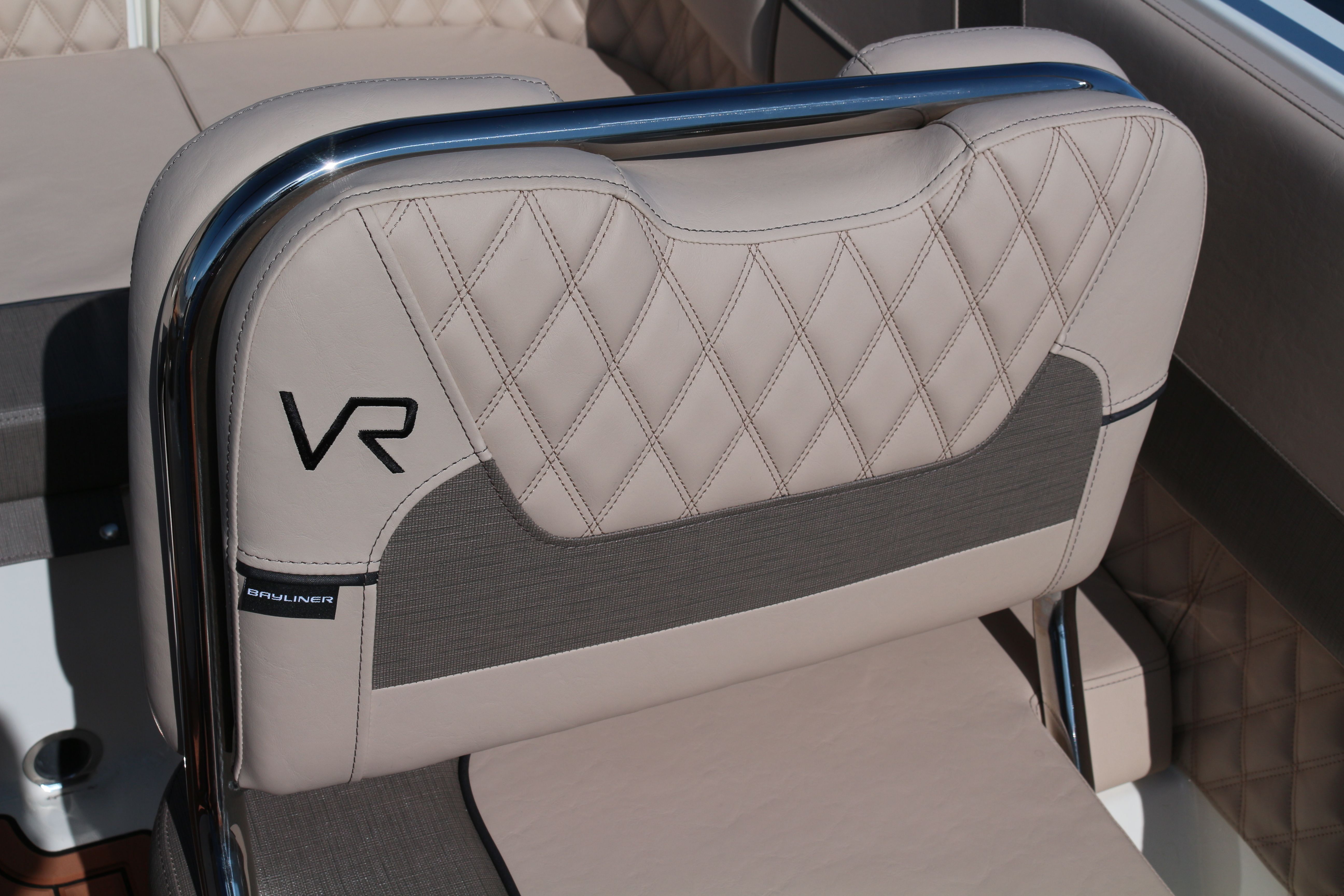 Bayliner VR6 E | Piu Bella Cosa