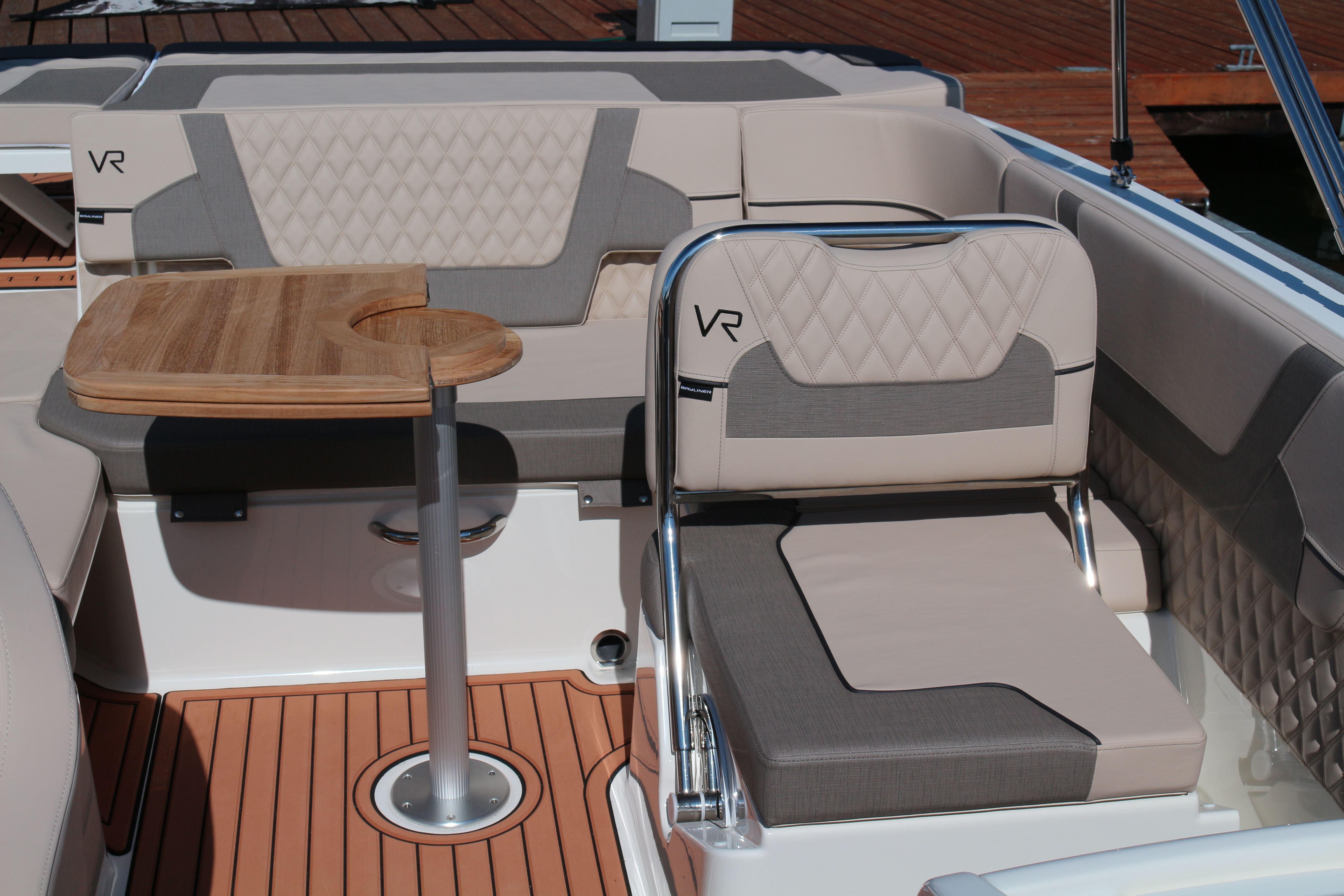 Bayliner VR6 E | Piu Bella Cosa