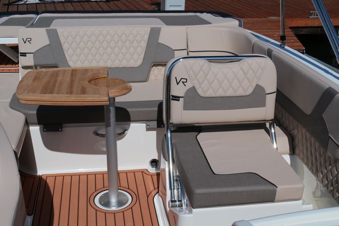 Bayliner VR6 E | Piu Bella Cosa