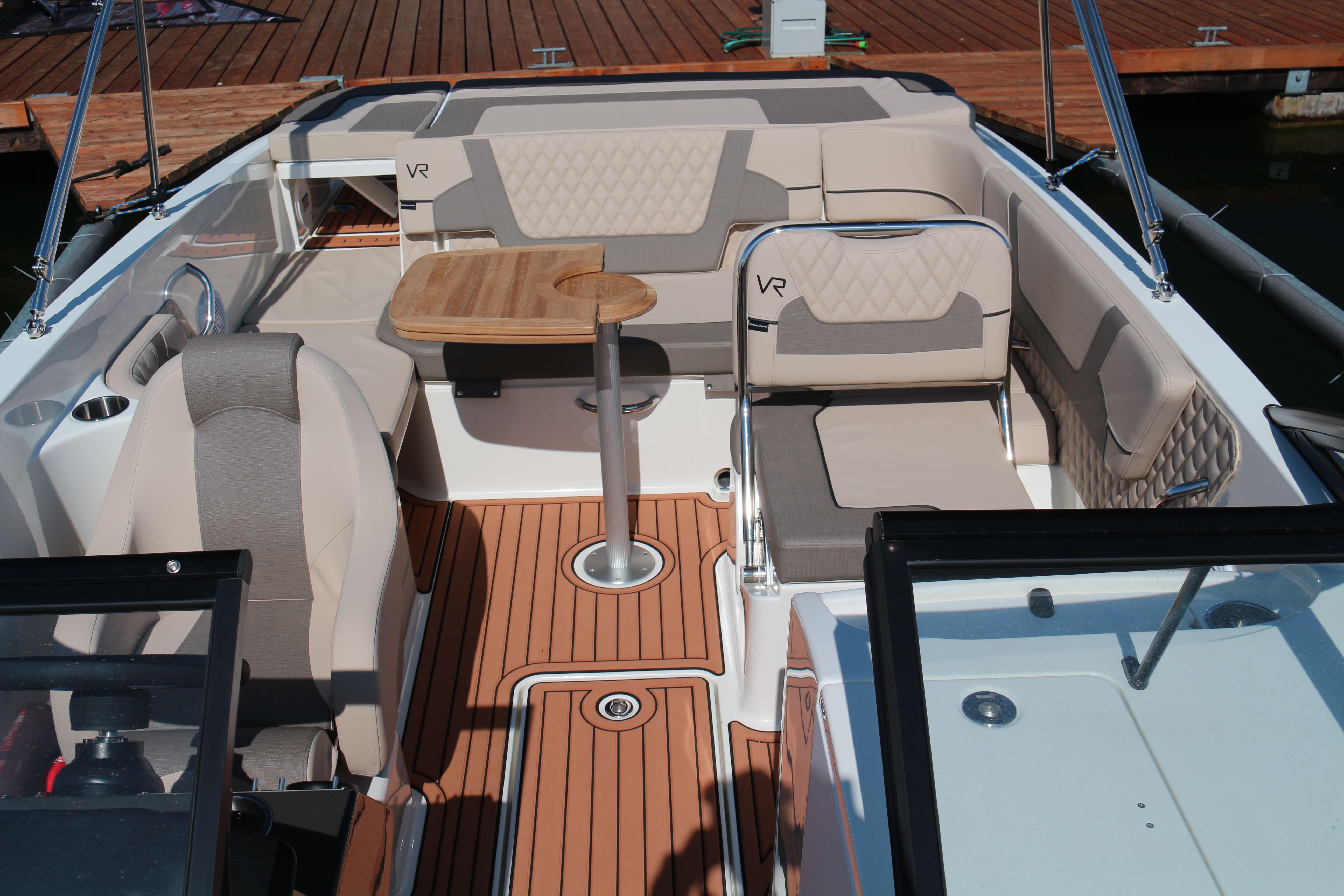 Bayliner VR6 E | Piu Bella Cosa