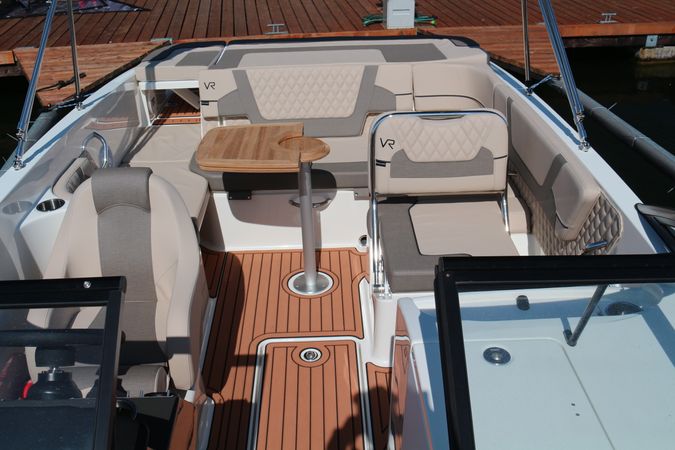 Bayliner VR6 E | Piu Bella Cosa