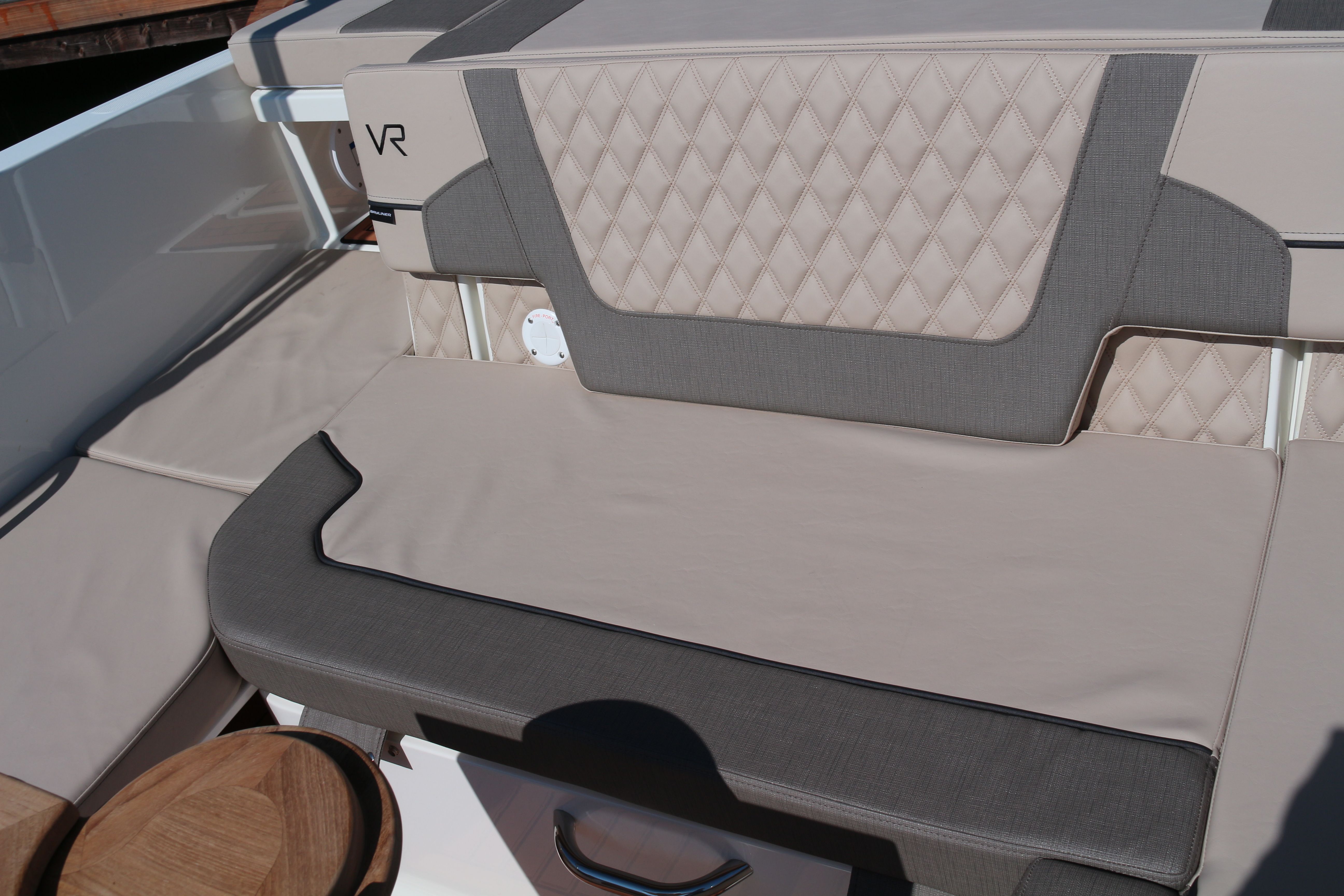 Bayliner VR6 E | Piu Bella Cosa