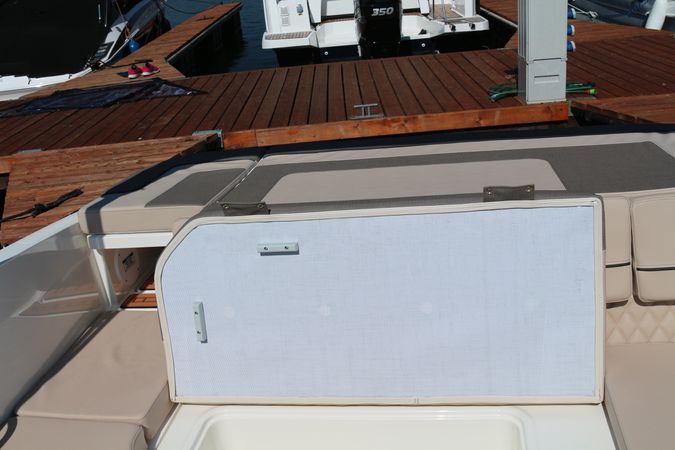 Bayliner VR6 E | Piu Bella Cosa