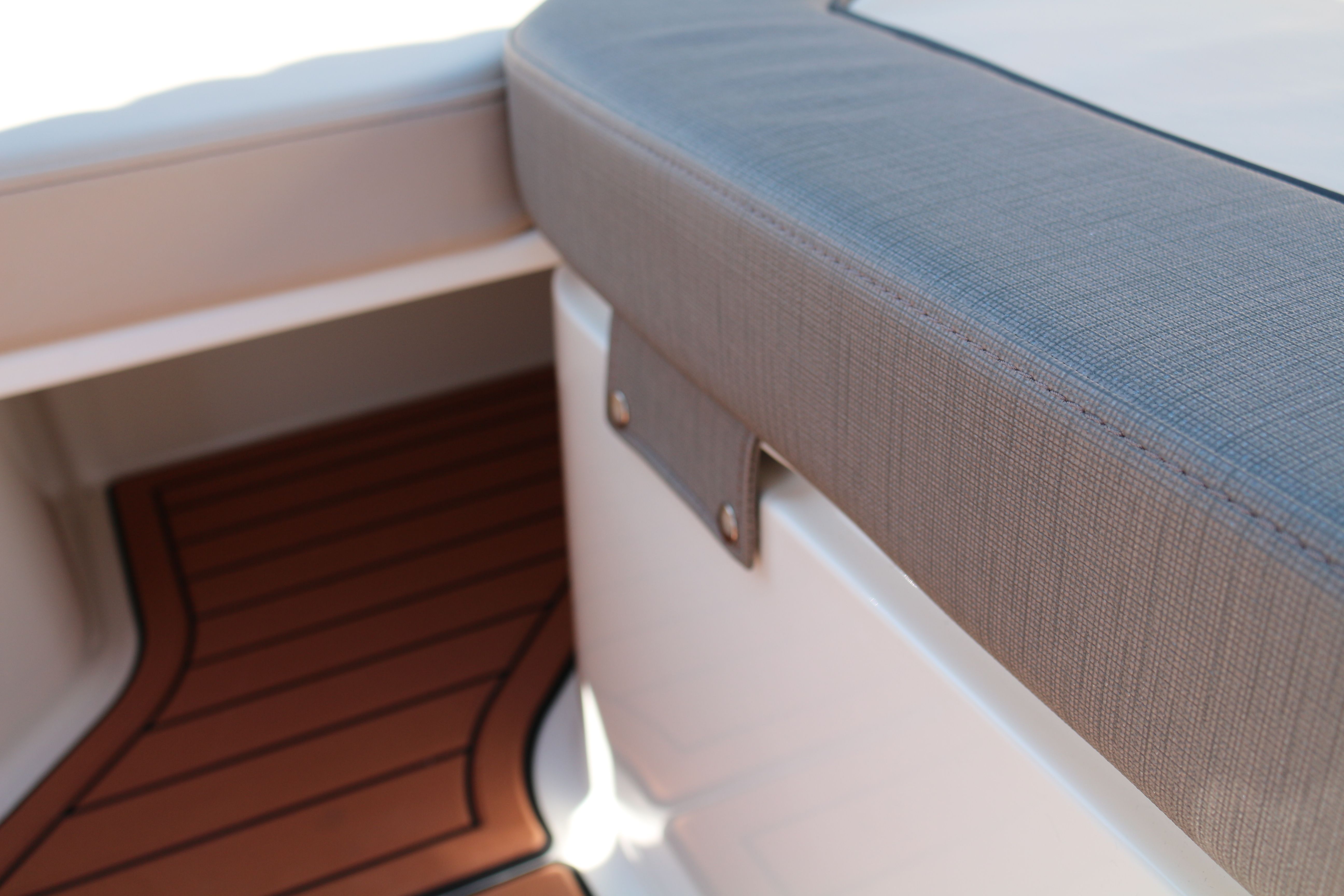 Bayliner VR6 E | Piu Bella Cosa