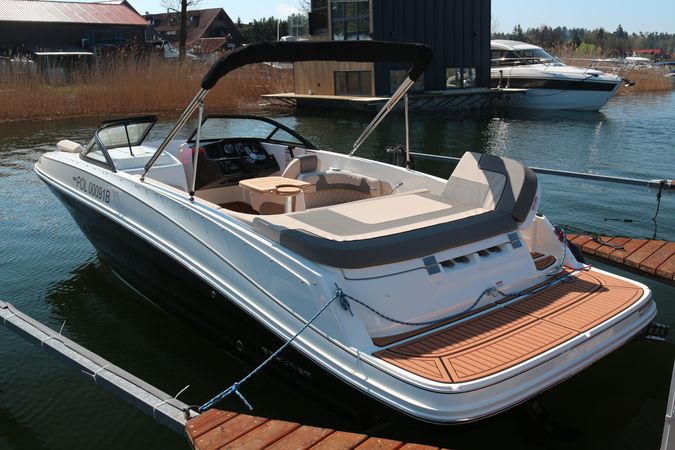 Bayliner VR6 E | Piu Bella Cosa