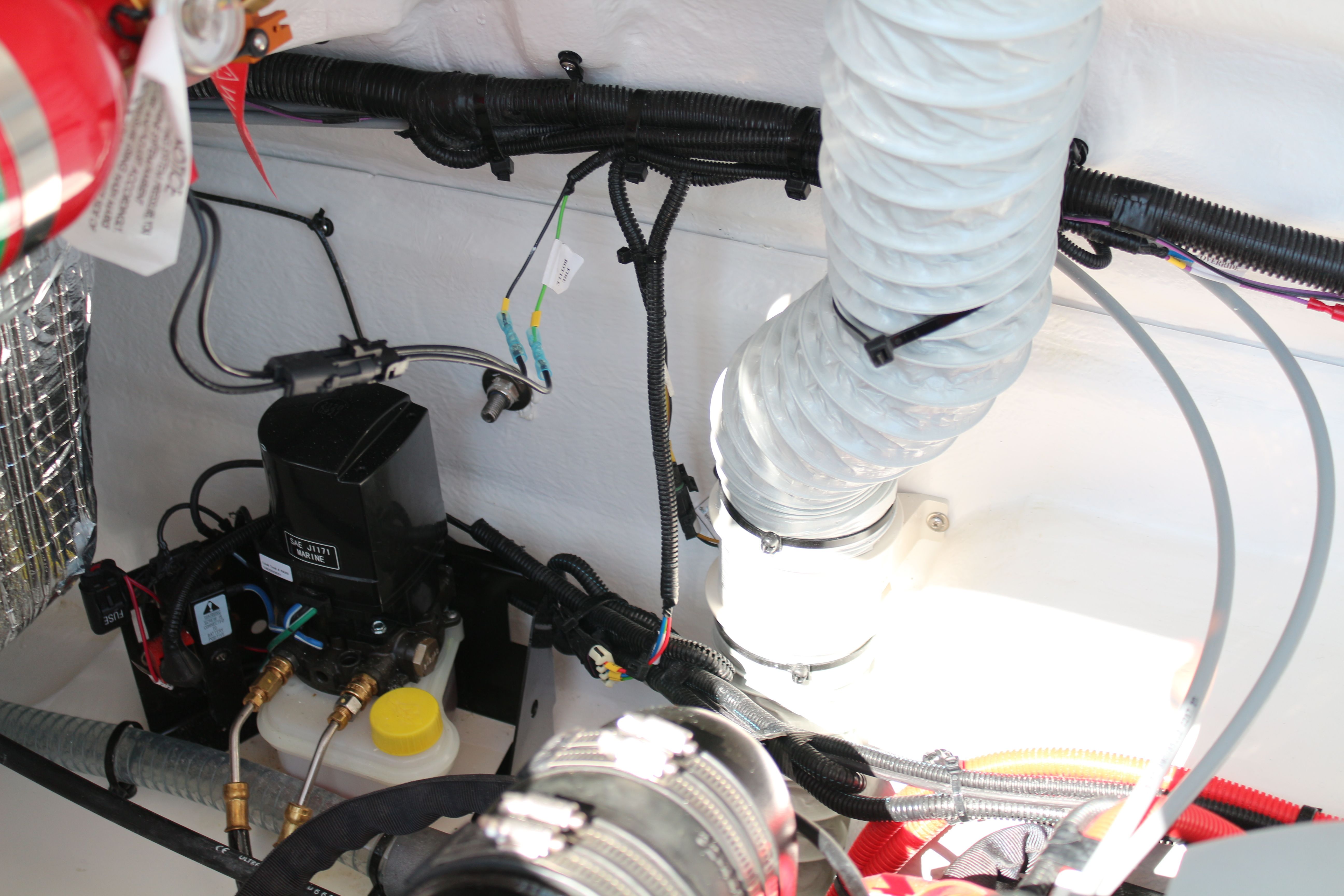 Bayliner VR6 E | Piu Bella Cosa