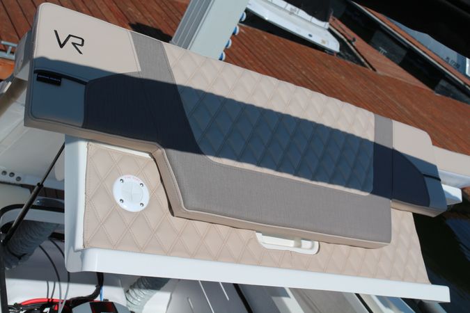 Bayliner VR6 E | Piu Bella Cosa