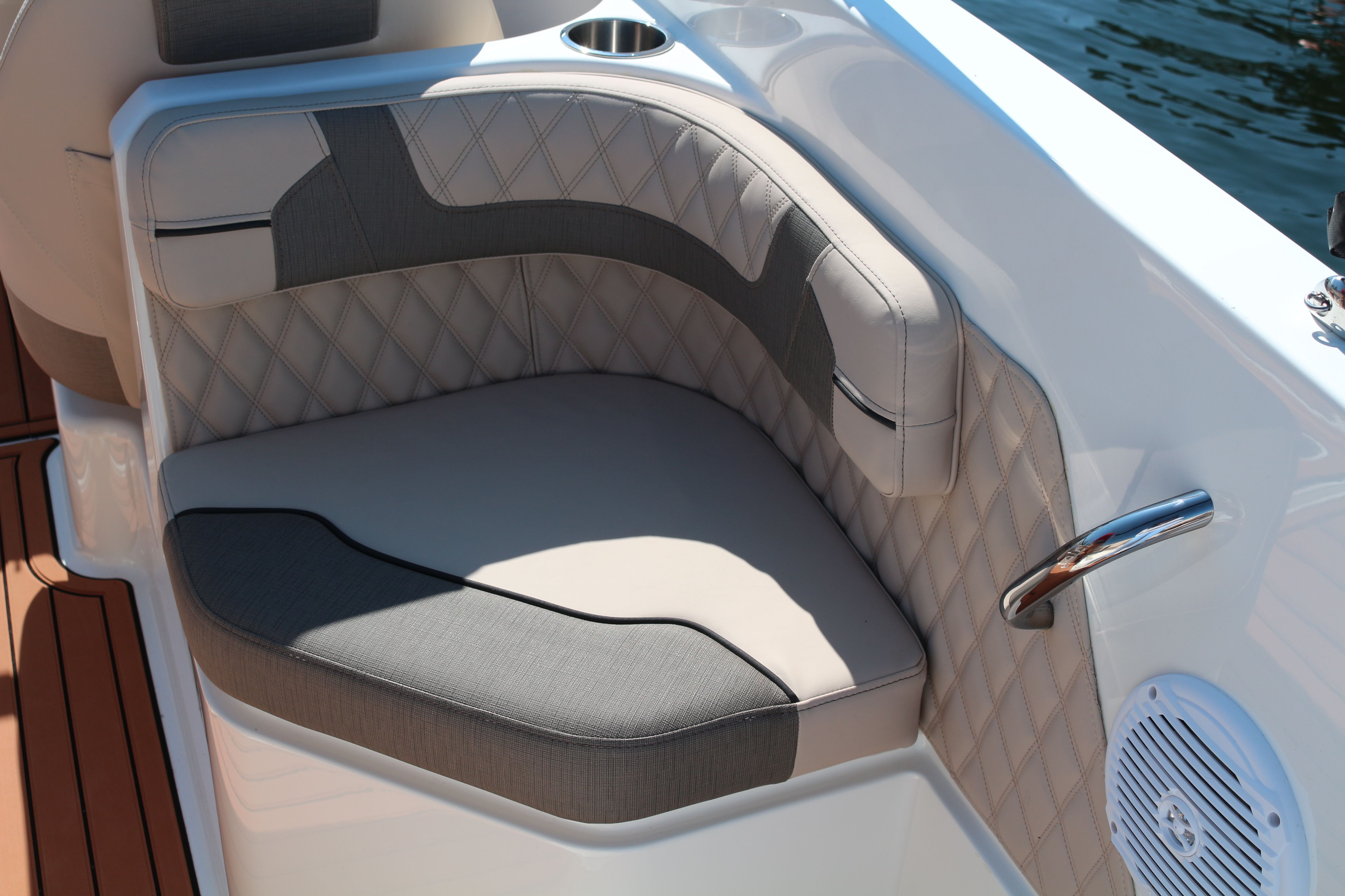 Bayliner VR6 E | Piu Bella Cosa