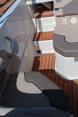 Bayliner VR6 E | Piu Bella Cosa