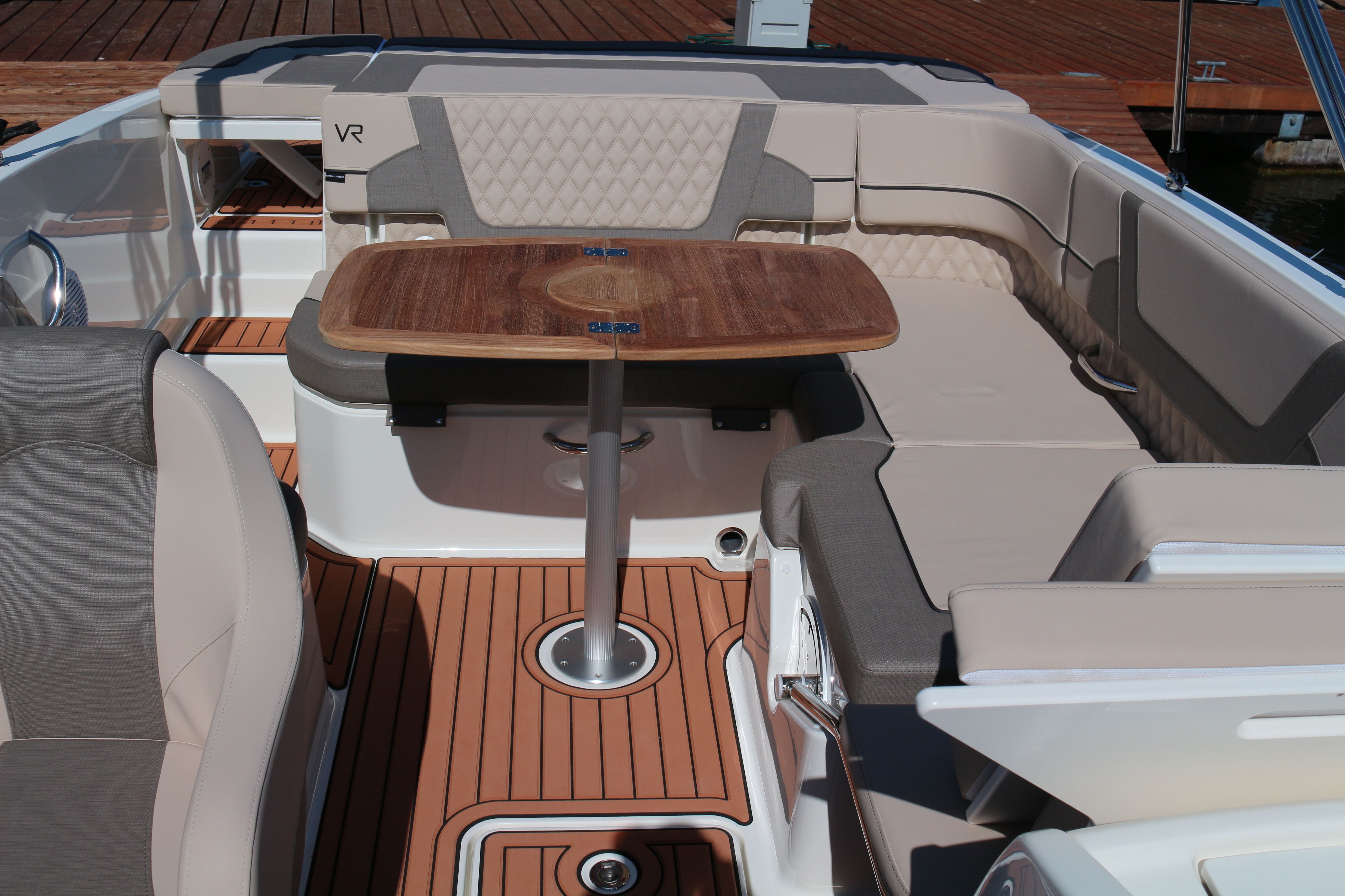 Bayliner VR6 E | Piu Bella Cosa