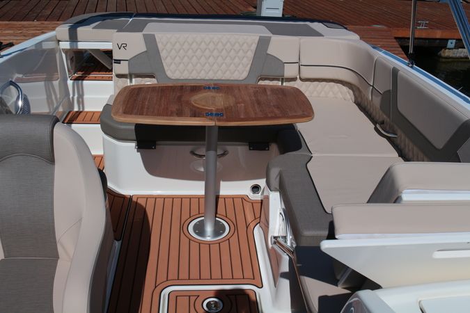 Bayliner VR6 E | Piu Bella Cosa