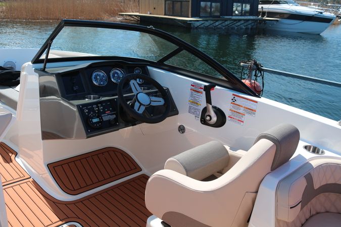 Bayliner VR6 E | Piu Bella Cosa