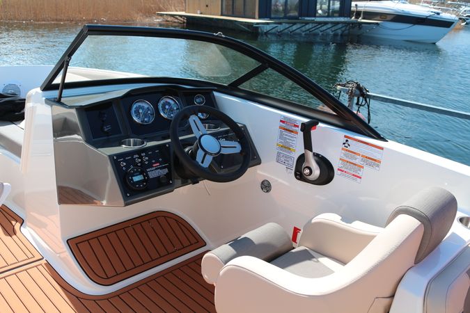 Bayliner VR6 E | Piu Bella Cosa