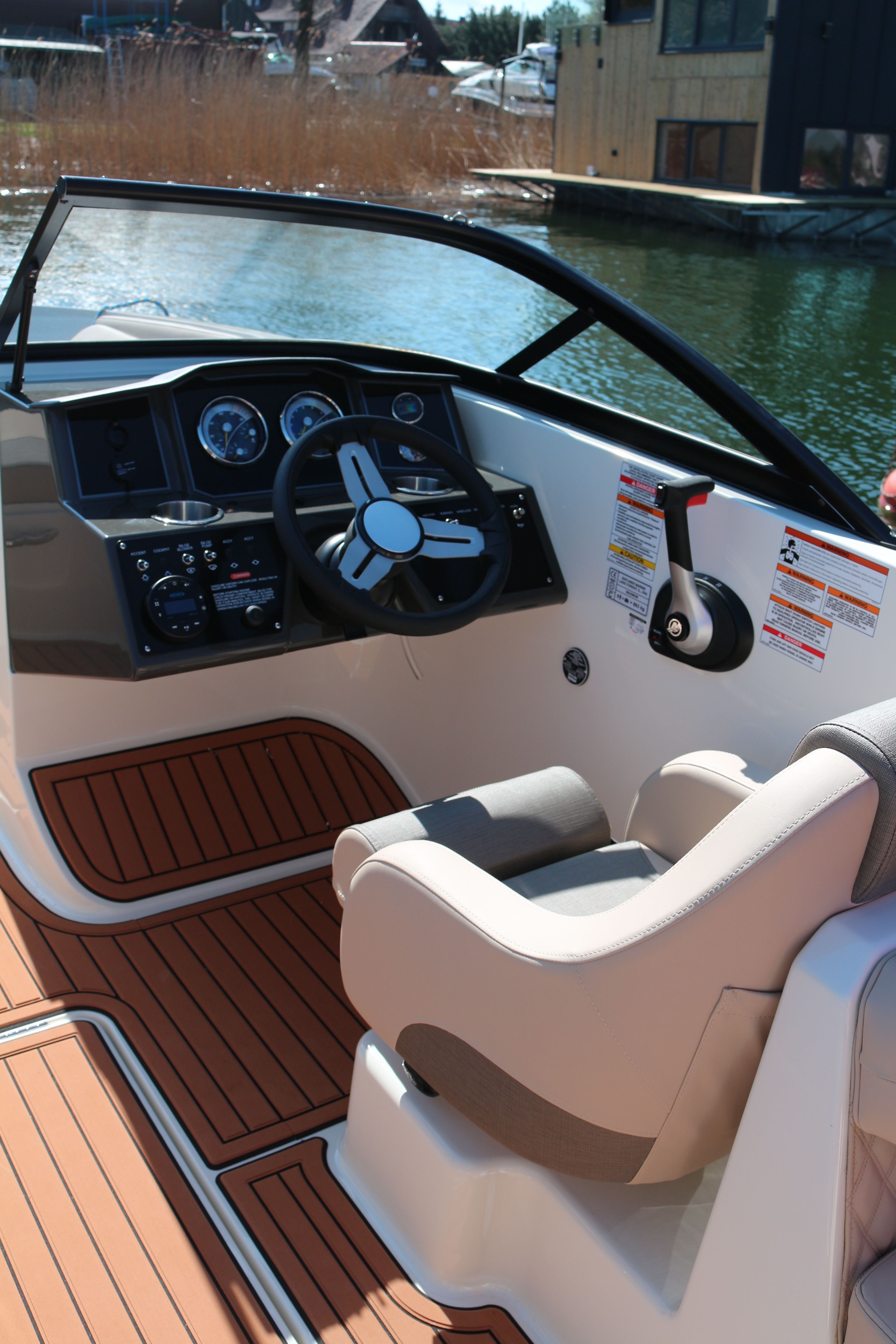 Bayliner VR6 E | Piu Bella Cosa