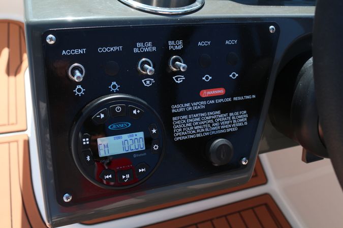 Bayliner VR6 E | Piu Bella Cosa