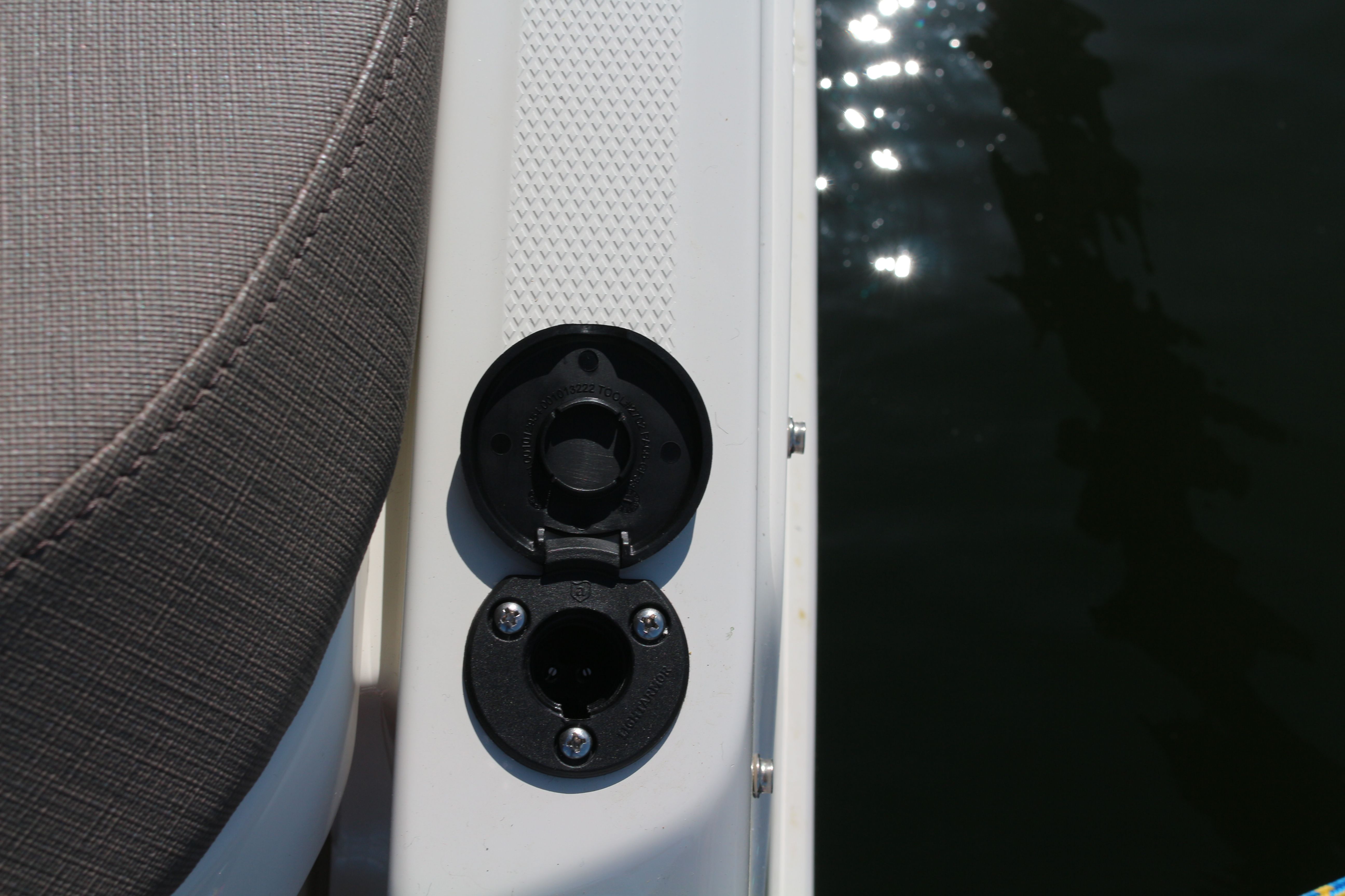 Bayliner VR6 E | Piu Bella Cosa