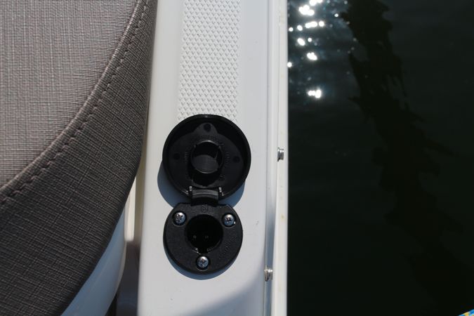 Bayliner VR6 E | Piu Bella Cosa