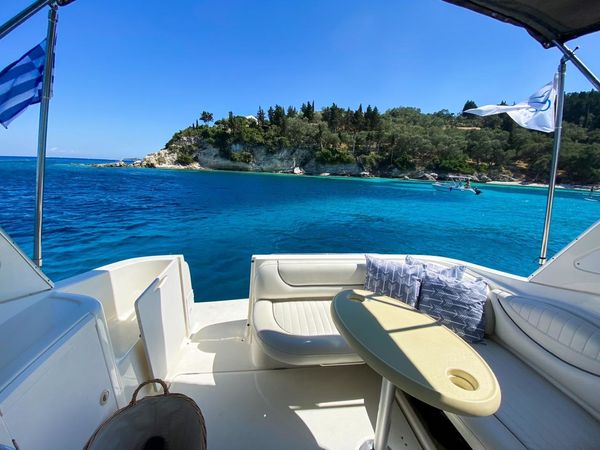 Maxum 3100 | White Lady