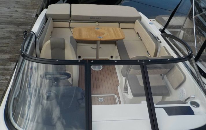 Bayliner VR6 Cuddy | Marta