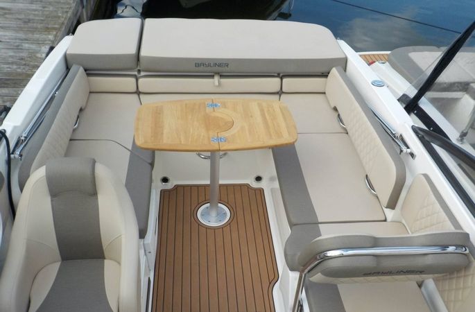 Bayliner VR6 Cuddy | Marta